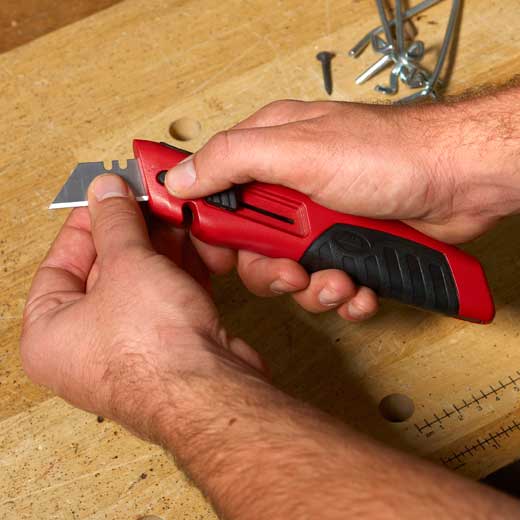 Milwaukee Sliding Utility Knife cutting