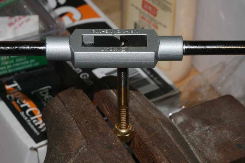 Kobalt SAE Tap and Die Set tapping