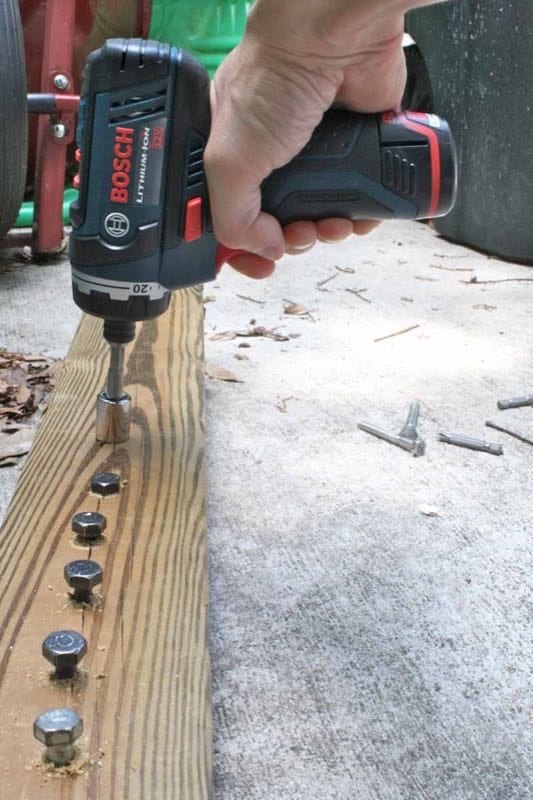 Bosch PS21-2A driving lag bolts