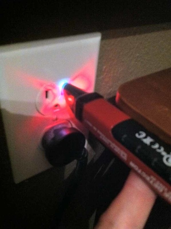 Milwaukee Voltage Detector LED (2202-20) application