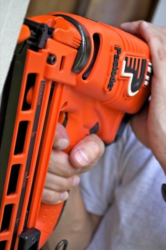 Paslode IM250A LI cordless 16-ga finish nailer