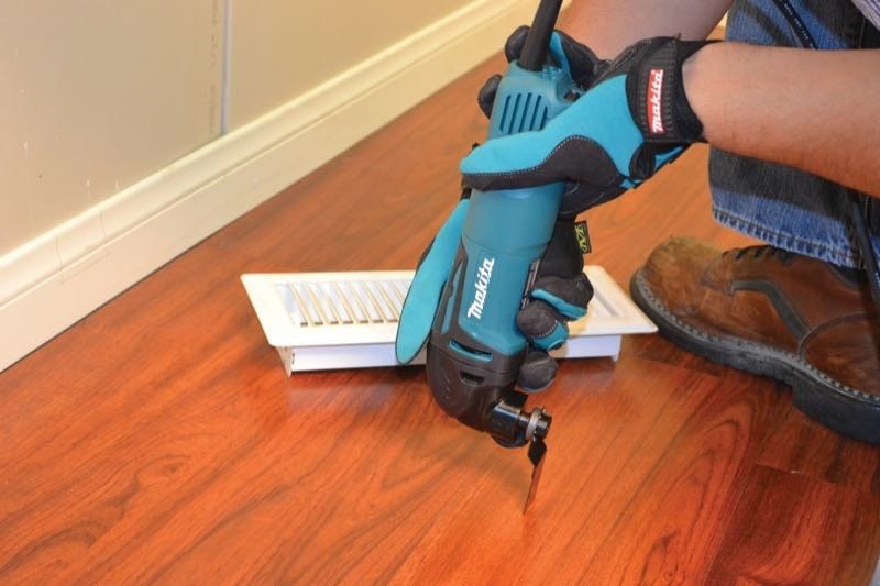 Makita TM3000CX5 oscillating multi-tool plunge cut