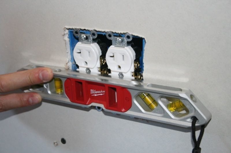 Milwaukee 10-inch Electricians Torpedo Level switches