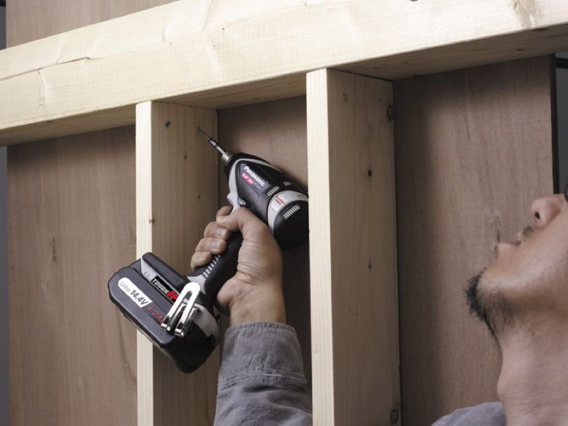 Panasonic EY75A1LS2G Cordless Impact Driver use