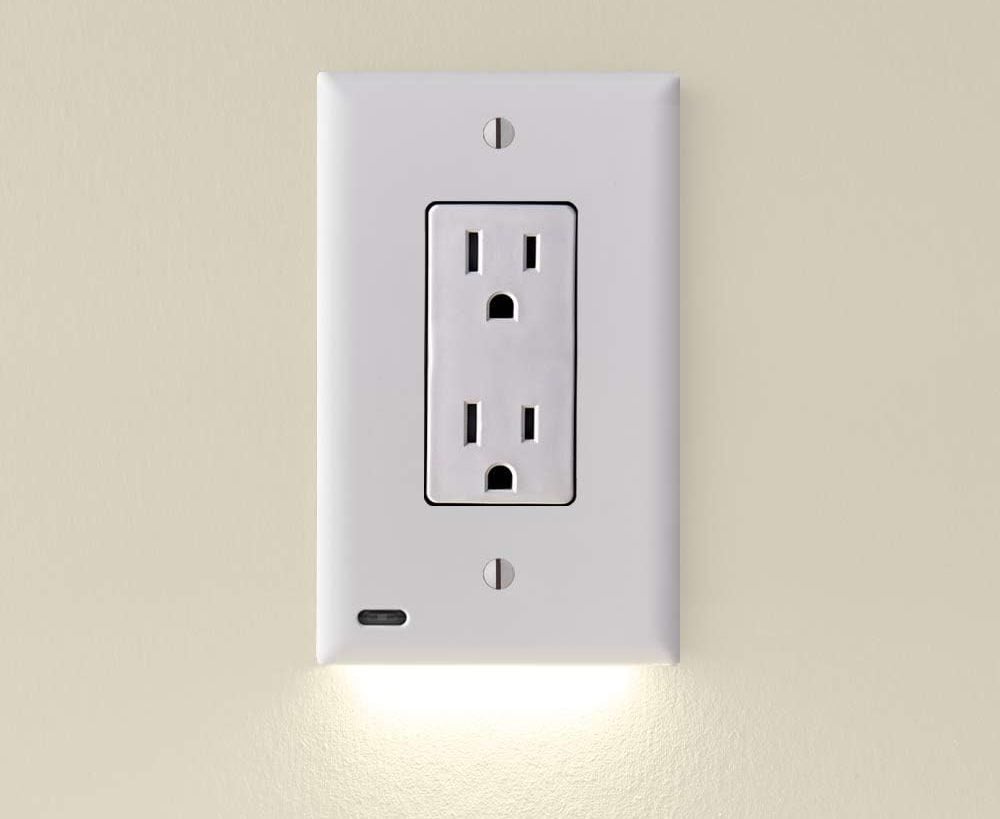 SnapPower Guidelight outlet cover LEDs