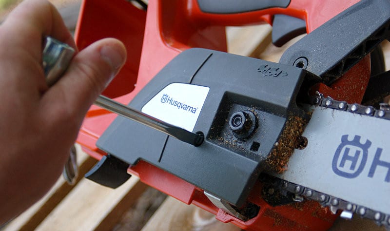 manual chain tensioning adjustment