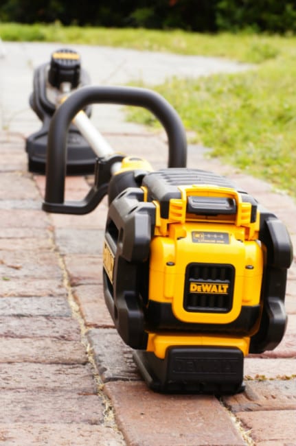 DeWalt 40V Max String Trimmer Battery Compartment