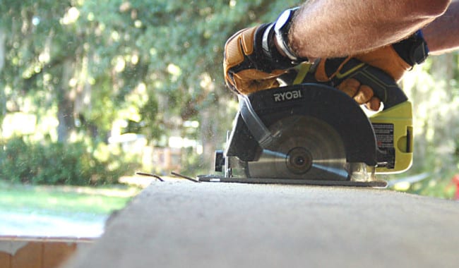 Ryobi P507 Circular Saw Action 2