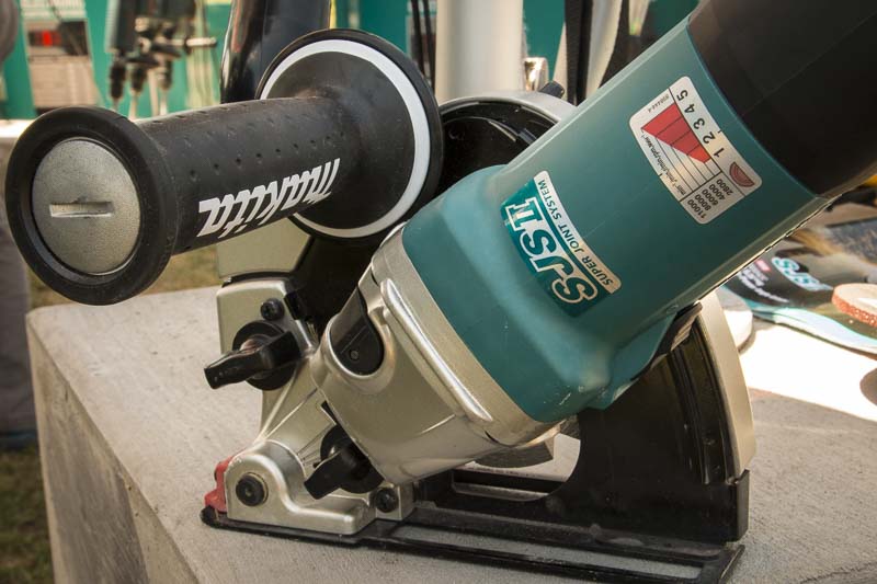 Makita GA5042C grinder tuckpoint shroud