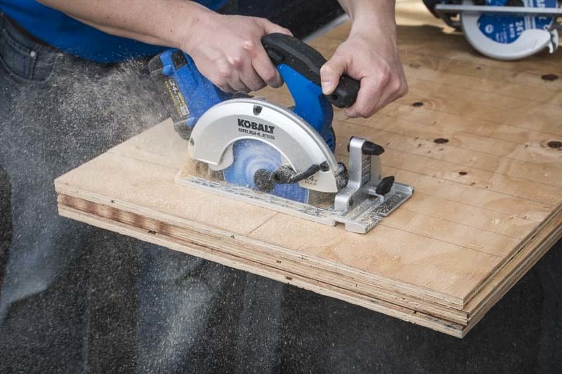 Kobalt tools 24V Max brushless circular saw cutting