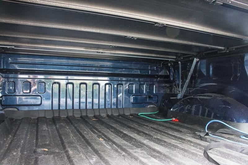 Peragon tonneau cover truck bed