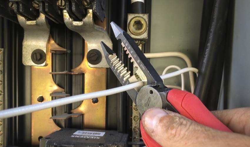 Milwaukee Gen II Combination Wire Pliers panel