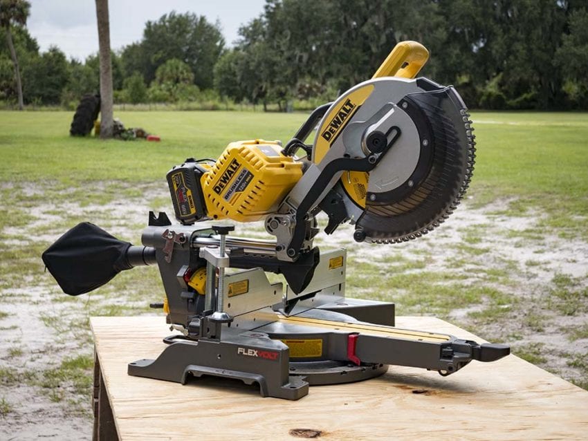 DeWalt FlexVolt 120V Max Double Bevel Sliding Compound Miter Saw Profile