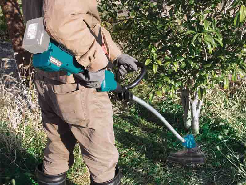 Makita XRU08Z 18V LXT Curved Shaft String Trimmer