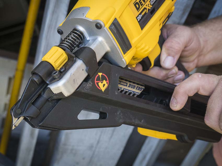 dewalt 20v max cordless metal connector nailer magazine