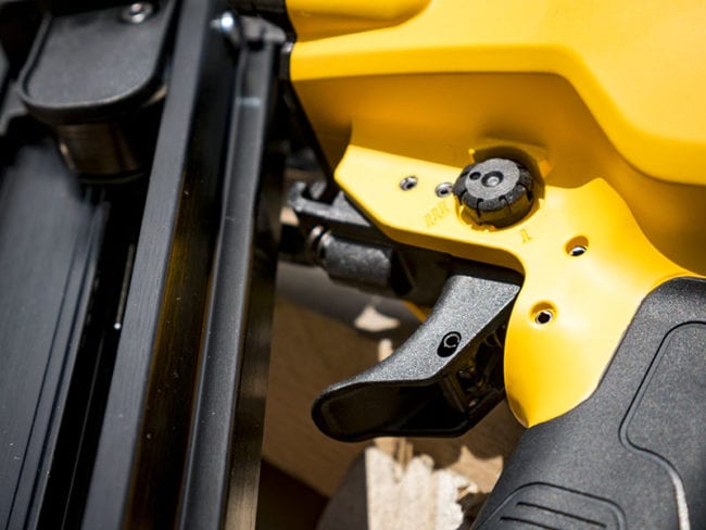 DeWalt DWF83PT 30-Degree Framing Nailer