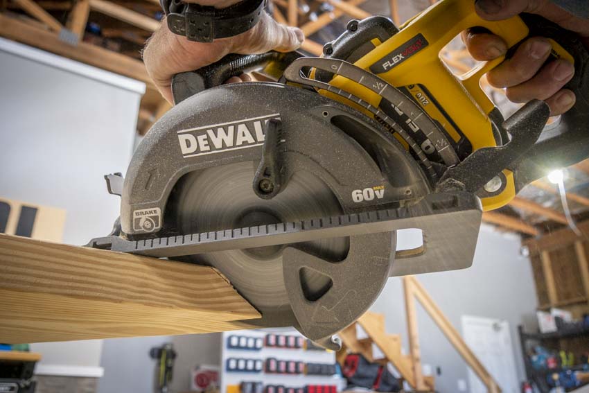 Best Cordless Rear Handle and Worm Drive Circular Saw Reviews | DeWalt DCS577