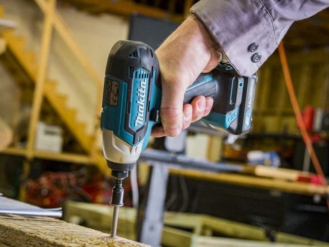 Makita DT03