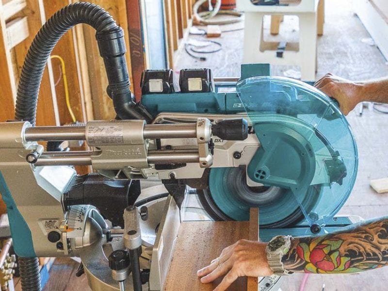 Makita 12-Inch Miter Saw02