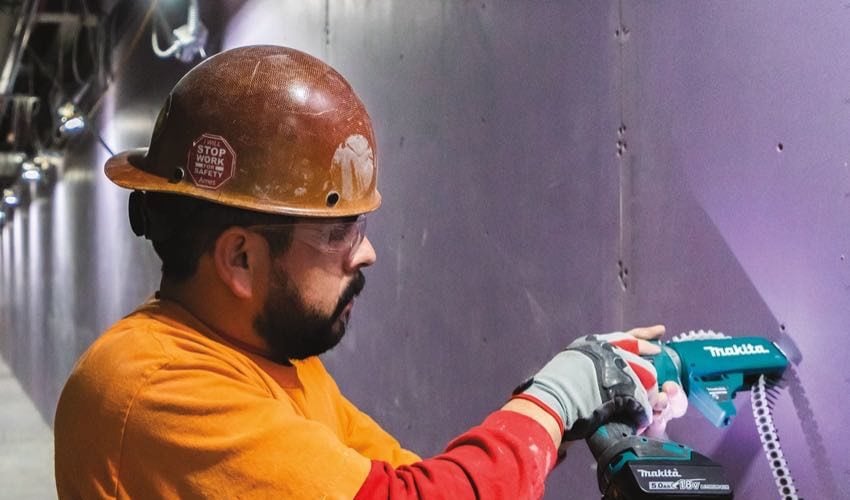 Makita XSF03 cordless 18V drywall screw gun