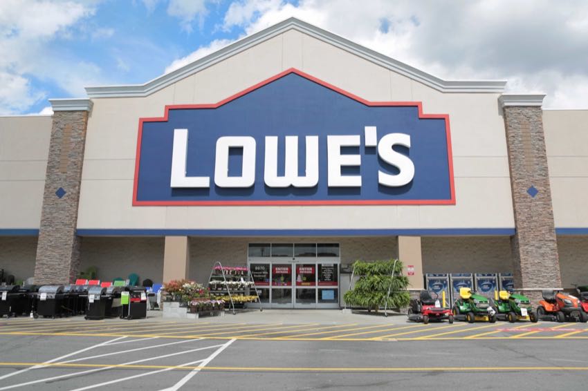 Lowes lays off 1000s
