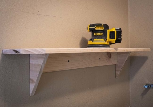 DeWalt DCW210 random orbital sander