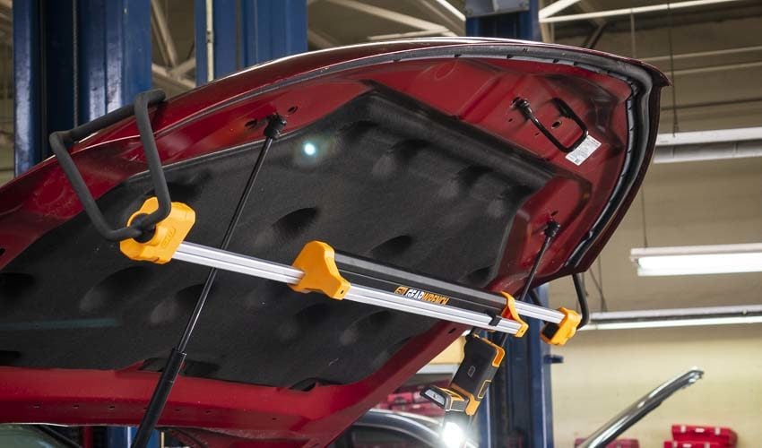 Gearwrench Wing Light with Underhood Rack