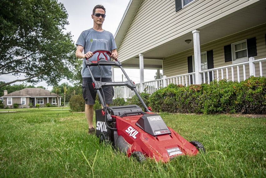 Best Battery-Powered Lawn Mower for the Money: Skil PWRCore 40 20-inch Self-Propelled SM4910-10