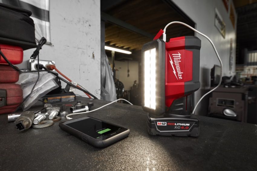 Milwaukee M12 Rover Floodlight