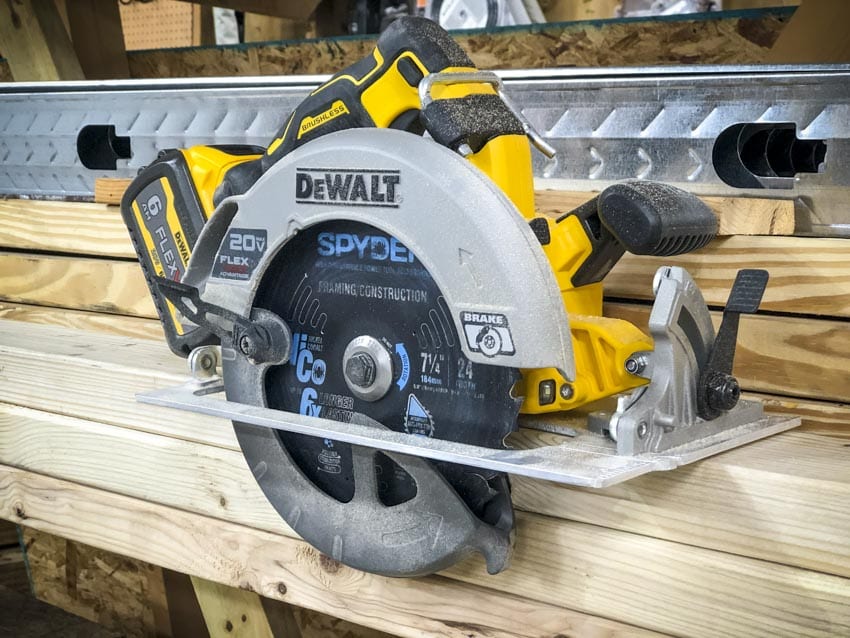 DeWalt FlexVolt Advantage Circular Saw Profile