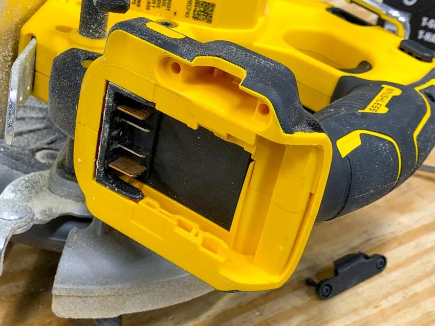 DeWalt FlexVolt Advantage Circular Saw Tool Connect Chip Port