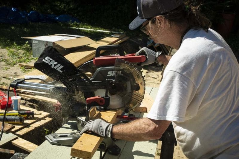miter saw cutting