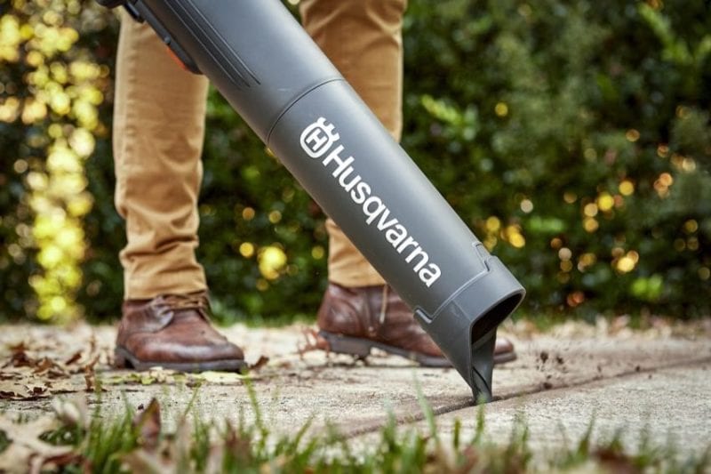 Husqvarna 230iB cordless blower