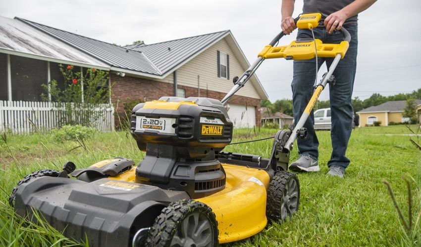 DeWalt 2x20V Max Self-Propelled Lawn Mower Review