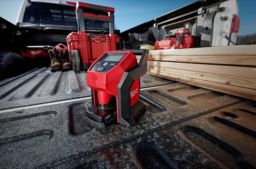 milwaukee m12 Compact Inflator Feature