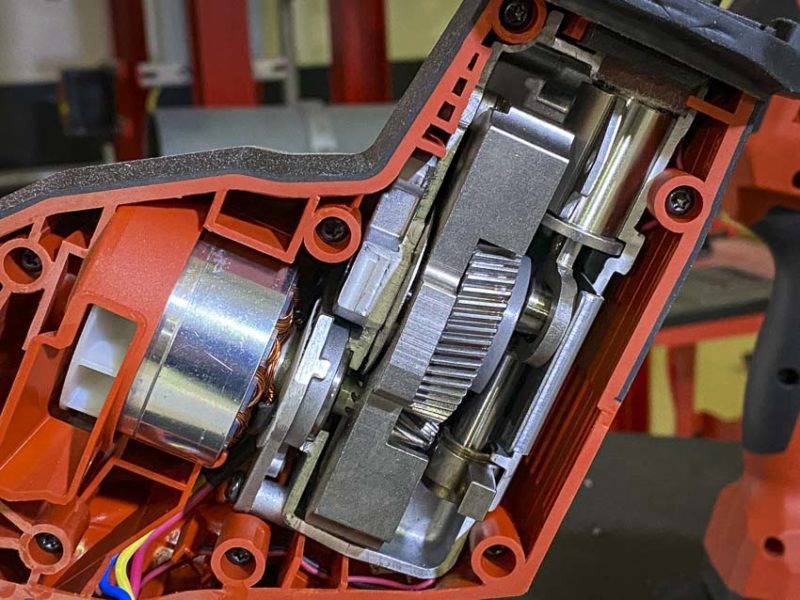 reciprocating saw orbital action vibration reduction