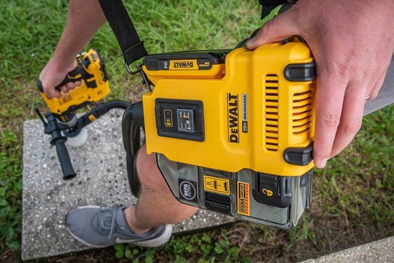 DeWalt 20V Max Cordless Universal Dust Extractor Kit