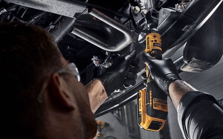 Atomic Compact 20V Brushless 1/2 in. Ratchet DCF512B