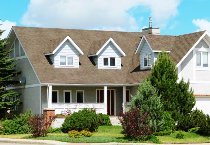 touch up landscaping before house sale