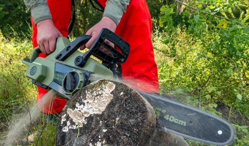 Green Machine 62V Battery-Powered 16-Inch Chainsaw Review