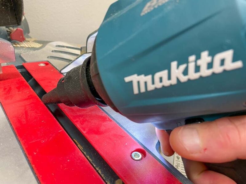 Blowing miter saw throat plate