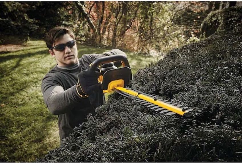 DeWalt 20V Max Cordless 22-Inch Hedge Trimmer DCHT820
