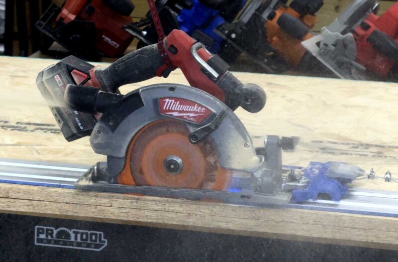 2732 M18 Fuel circular saw rip cut