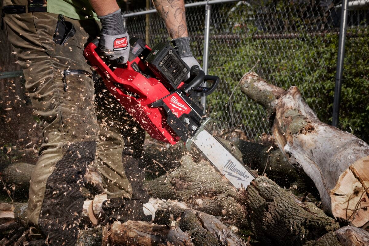 Milwaukee M18 Dual Battery Chainsaw