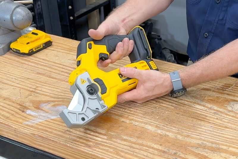 DeWalt 20V Plastic Tubing Cutter Profile