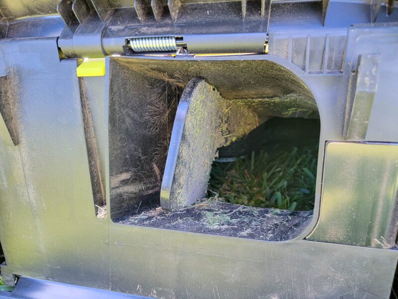 Integrated mulch plug