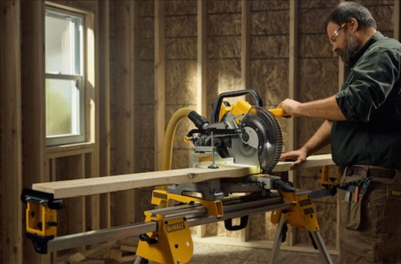 DeWalt 20V 10-inch Miter Saw