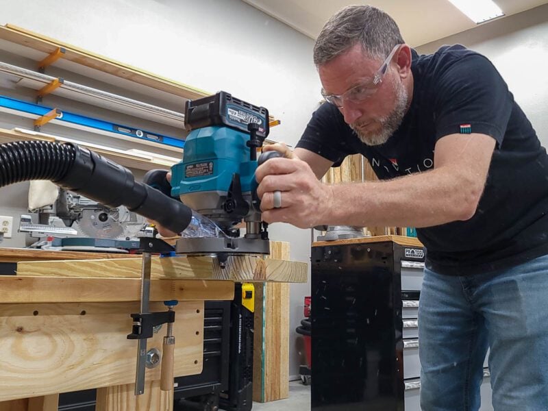 Maktia 40V XGT Plunge Router GPR01 In Use