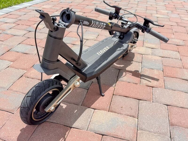 NAVEE ST3 Pro folded