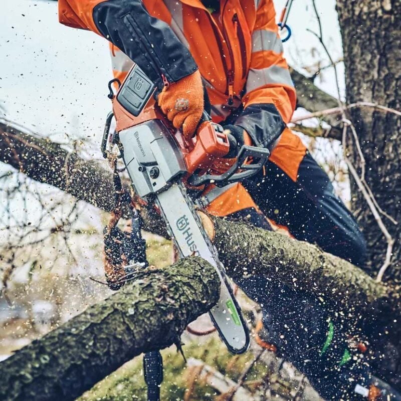 Best Battery Top Handle Chainsaw: Husqvarna 40V Top-Handle Chainsaw T542i XP